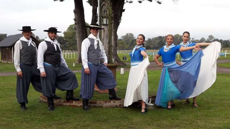 Baile folclórico en Rodizio Campo en Luján