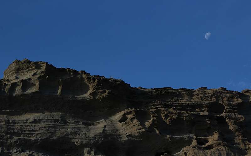 Barrancas y luna