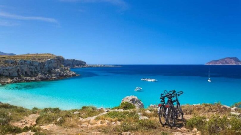 Italia Cala Rossa Isola di Favignana Isole Egadi Trapani Sicilia