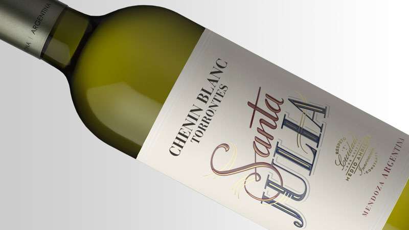 Santa Julia chenin torrontes vino de abordo de qatar airlines