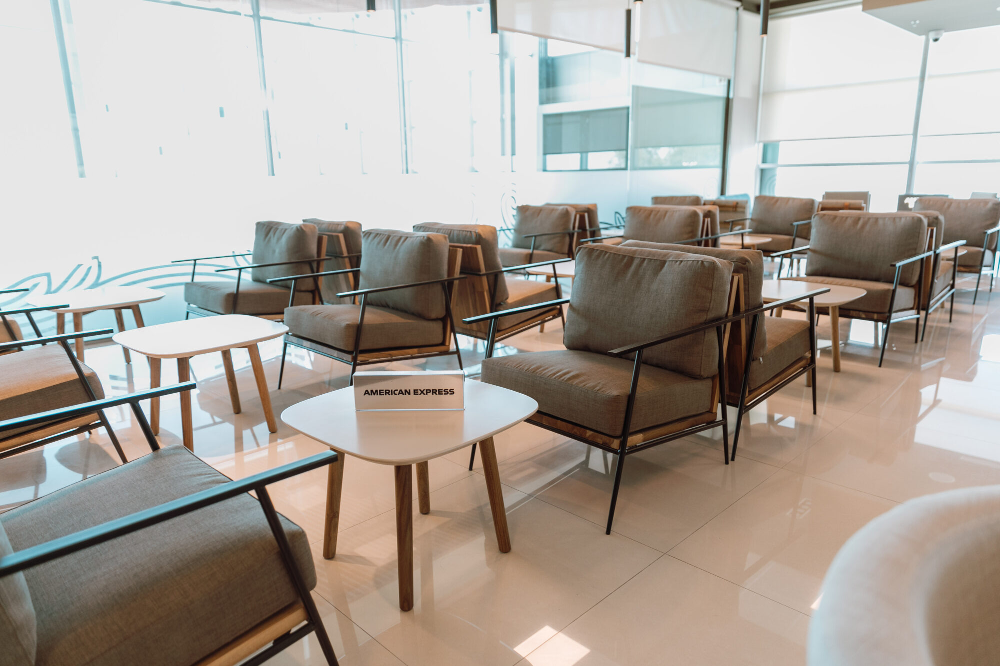 VIP ezeiza lounge AMEX sillones