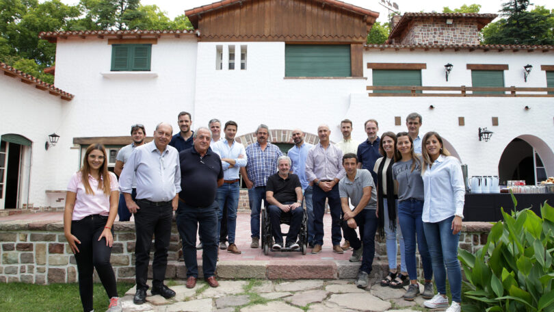 Miembros de la DOC Lujan de Cuyo en el Chalet Drummond de Trivento